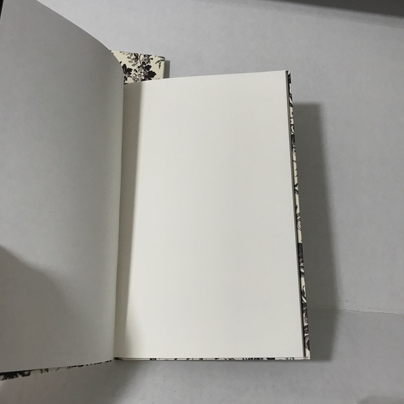 Gucci Beauty Bloom notebook Authentic NEw - Picture 2 of 2